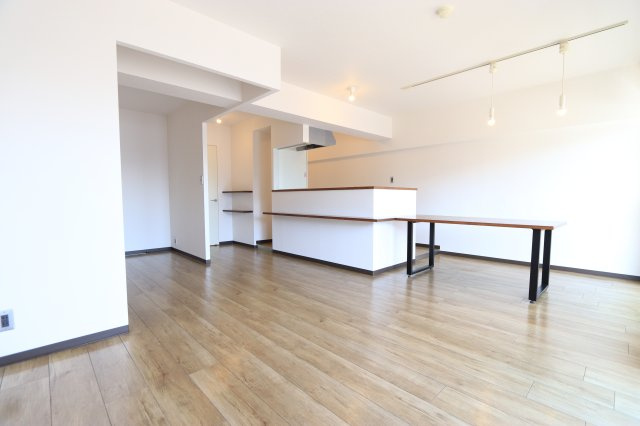 伊藤ハイツの居間・リビング