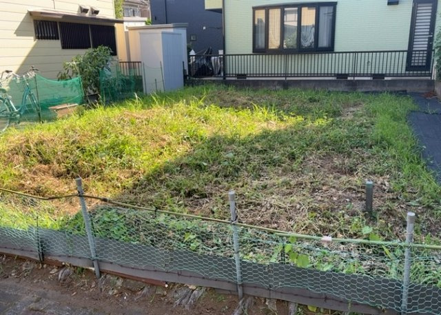 【外観】 | 家を建てる場合、方位は要チェックです。現実的に日当たりのよい家ならばリビングは南側、建築基準法でも北側に当たる家への配慮は求められています。土地を見学に行く際は、方位磁針を持って行くようにしましょう。