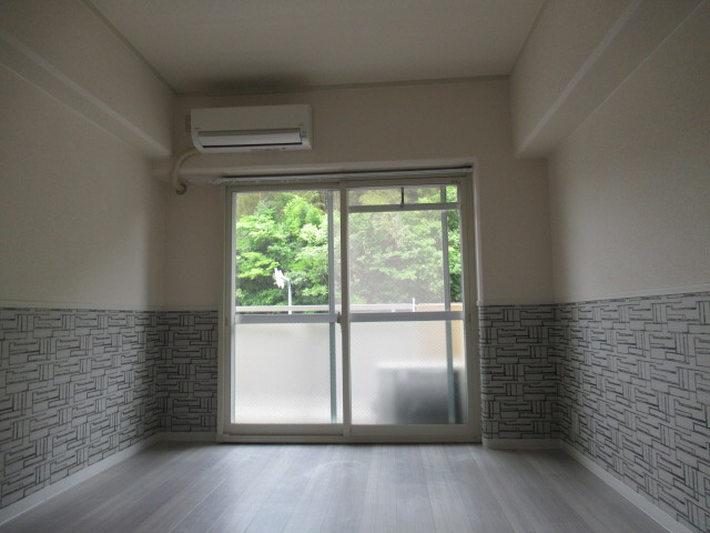 サニーパレス白川台の居間・リビング