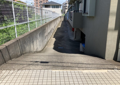 【庭】 | コンセリオ古淵 | 物件によっては、入居者が個人的に使用できる専用庭がついているものもあります。また、住宅の中にある土間の部分を庭と呼ぶこともあります。庭の用途は住む人によって変わり、それによってデザインもさまざまです。