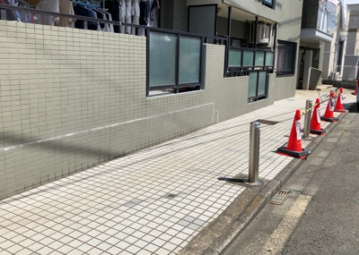 【中庭】 | コンセリオ古淵 | 中庭（パティオ）とは、一つの建築物の内部に設けられた、壁などで囲われている庭のことを指します。コの字型、ロの字型が主流ですが、L字型の中庭もあります。最近では、インテリア性の高さからも人気があります。