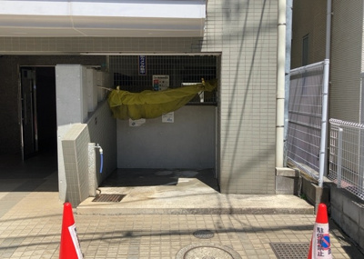 【設備】 | コンセリオ古淵 | 共有部分は、住民なら誰もが使える設備のこと。例えば駐車場やエレベーター、インターネット設備、セキュリティ設備などがあります。他にも、マンションの廊下・外部階段やエントランス・ゴミ置き場などがあります。