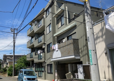 【外観】 | コンセリオ古淵 | 隣家の土地はどうなっているのか、生活利便施設が近くにあるのか、学校まで近いかなど、お客様のライフスタイルにあわせたイメージが重要です。また、近くにあると困る施設が近くにないかも確認するといいでしょう。