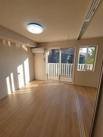 エバーグリーンの居間・リビング