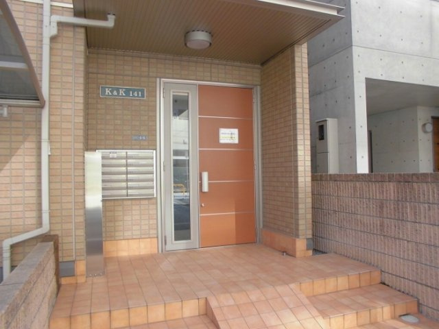 K&K141のエントランス