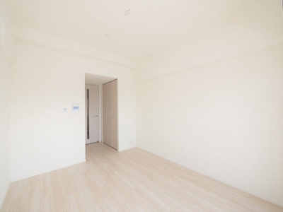 【居間・リビング】 | S-RESIDENCE大阪九条North | 使いやすい洋室です