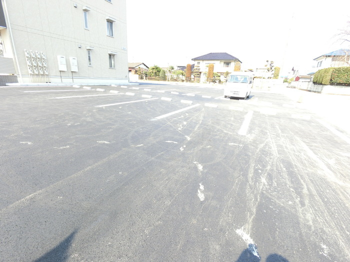 メゾン　アイリスの駐車場