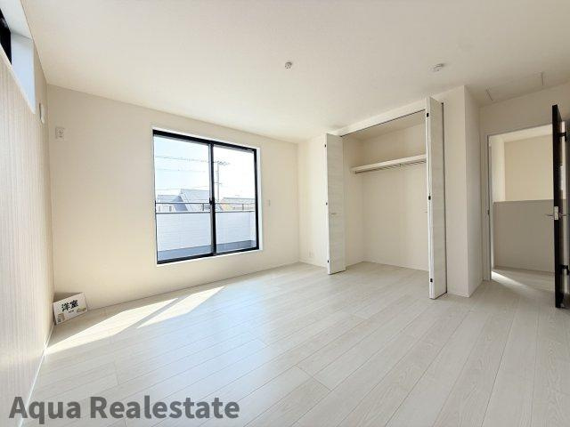 リーブルガーデン丸亀市津森町第三の洋室|落ち着いた色調の洋室です