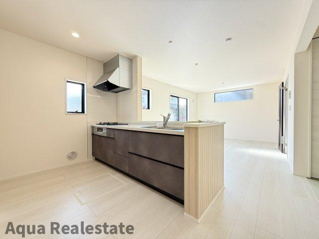 リーブルガーデン丸亀市津森町第三のキッチン|コンパクトなキッチンで掃除もラクラク