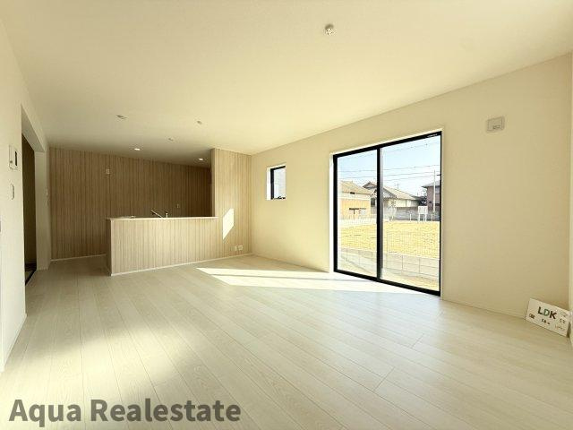 リーブルガーデン丸亀市津森町第三の居間・リビング|使いやすい居間です