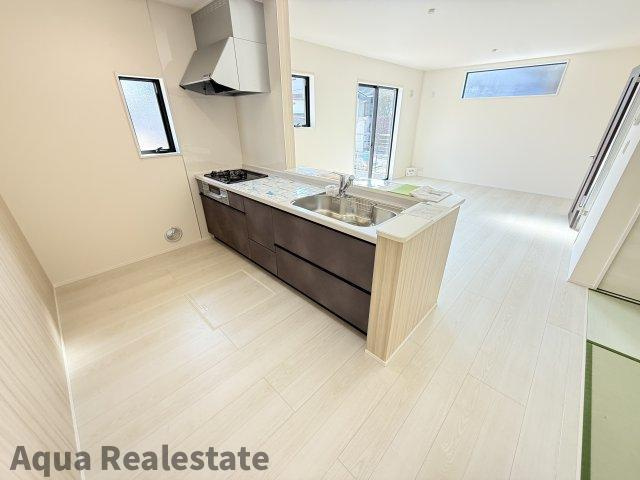 リーブルガーデン丸亀市津森町第三のキッチン|コンパクトなキッチンで掃除もラクラク