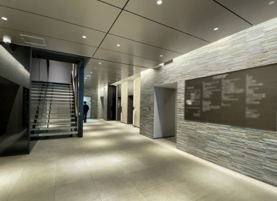 LUCID SQUARE UMEDAのエントランス