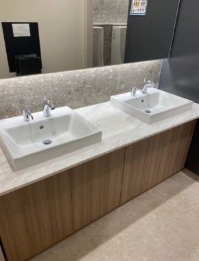 LUCID SQUARE UMEDAの洗面所