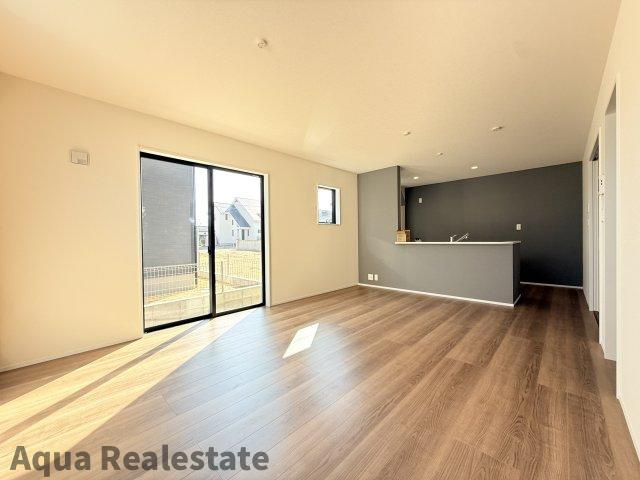 リーブルガーデン丸亀市津森町第三の居間・リビング|ゆったりとしたリビングです