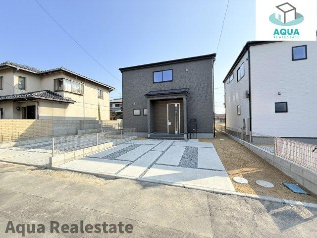 リーブルガーデン丸亀市津森町第三の玄関|前面道路含む現地写真です