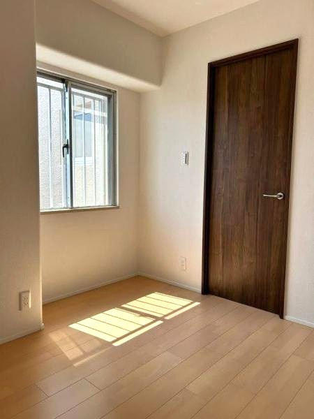 ◆角部屋につき陽当たり・通風・眺望良好◆リフォーム完了済みの美室◆３ＬＤＫ◆パレス山科の洋室|洋室