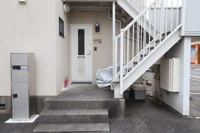 【エントランス】 | メゾン・ラーテーヌC | 宅配ボックスあります。