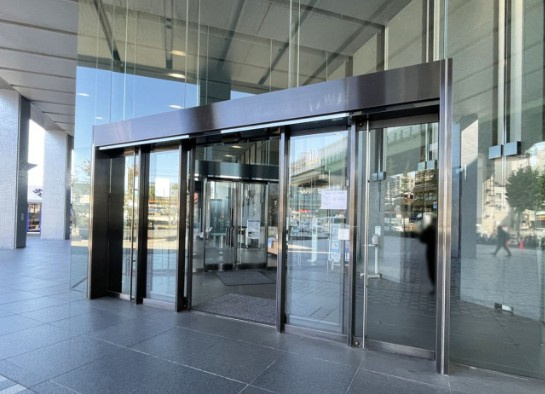 NLC森の宮ビルのエントランス