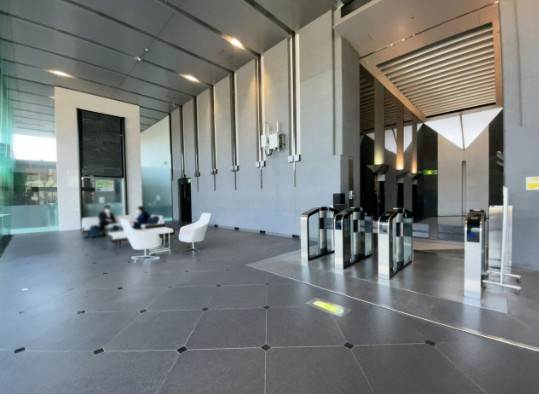 NLC森の宮ビルのエントランス