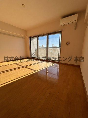 仲介手数料０円！アブレスト原の居間・リビング