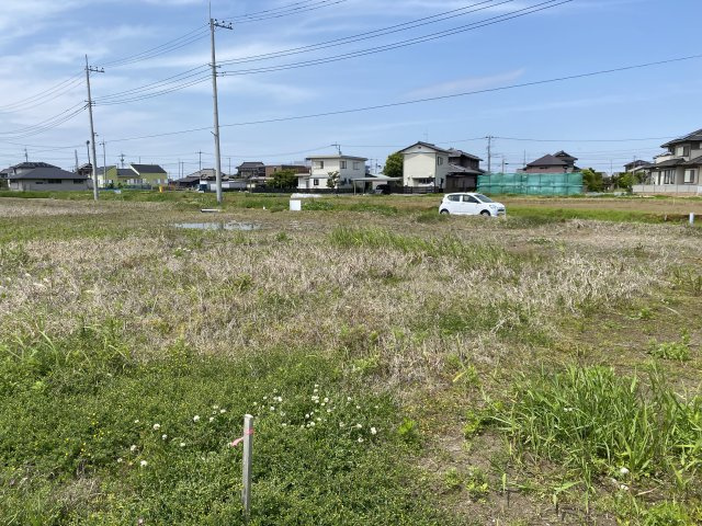 金田西売地の前面道路含む現地写真