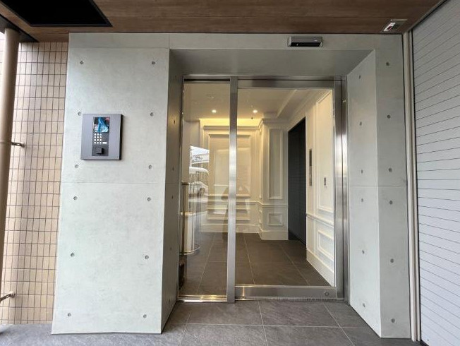 神戸市兵庫区浜崎通　一棟売収益ビルのエントランス