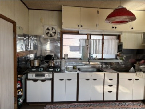 【釧路町別保10丁目】自然と家庭菜園を楽しむ平屋の暮らし + 土地２区画のキッチン|広いシンクでたくさんお料理を作れます♪