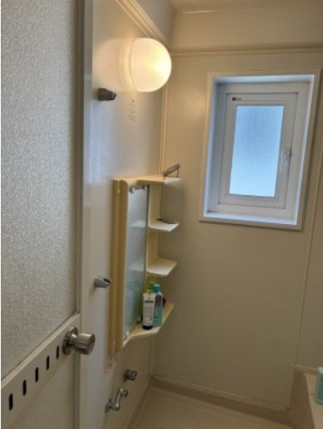 【釧路町別保10丁目】自然と家庭菜園を楽しむ平屋の暮らし + 土地２区画の浴室|浴槽別方向からのアングルです♪