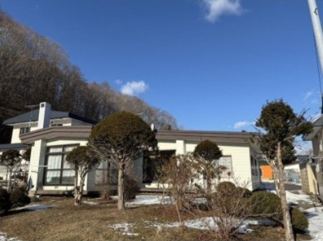 【釧路町別保10丁目】自然と家庭菜園を楽しむ平屋の暮らし + 土地２区画の外観|周辺は静かで落ち着いた雰囲気の住宅街です♪