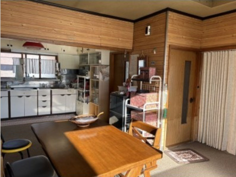 【釧路町別保10丁目】自然と家庭菜園を楽しむ平屋の暮らし + 土地２区画の居間・リビング|窓から明るい日が差し込み家族みんなが安らげるダイニングです！