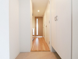 【玄関】 | エスリード難波ザ・アーク | 明るい玄関です
