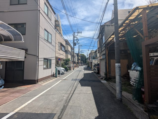 江東区牡丹１丁目の売地の前面道路含む現地写真
