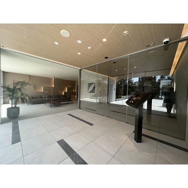 スプランディッド難波WESTIIIのエントランス