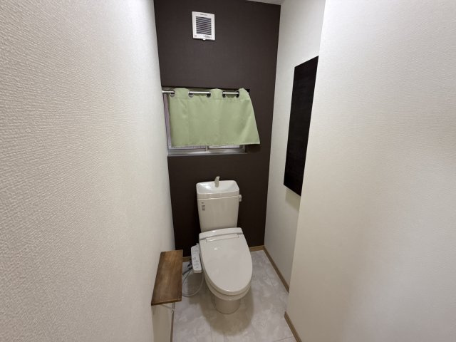 北今宿三木貸家2棟のトイレ