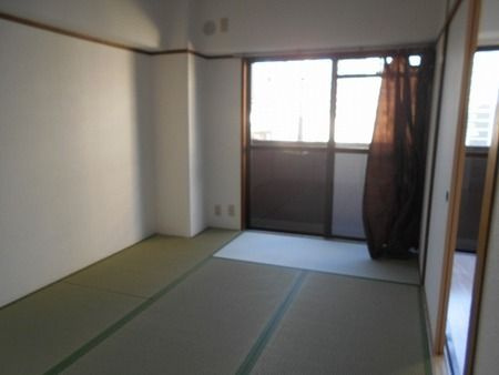 青風ハイツの洋室