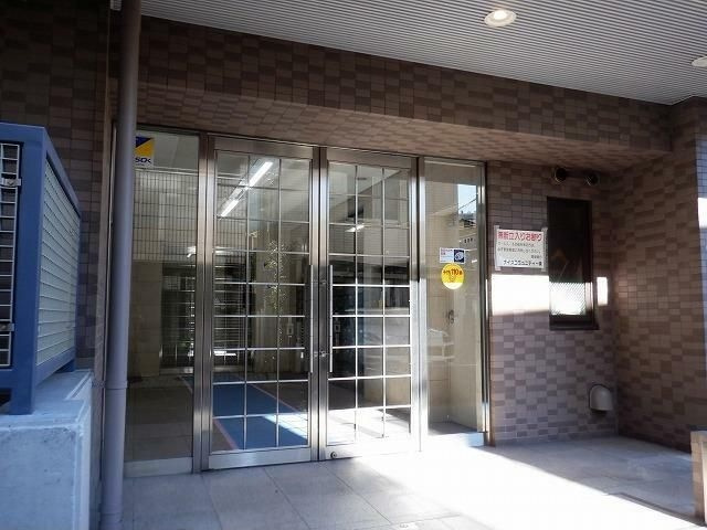 ＮＩＣＥアーバン千駄木のエントランス