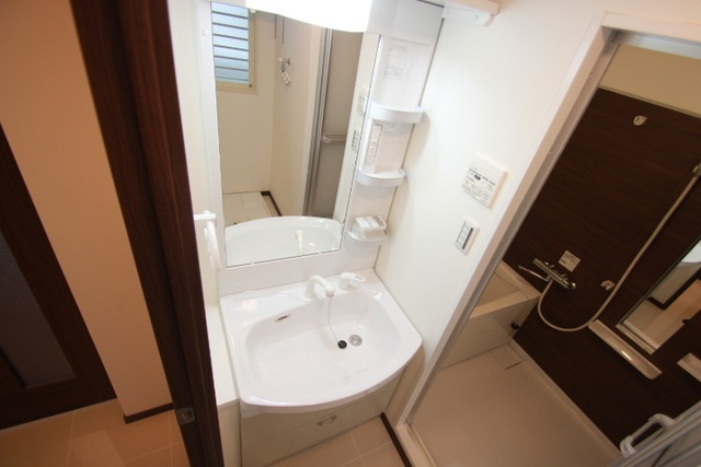 Ｓｈｅｔｌａｎｄ　Ｋｕｓｕｎｏｋｉの洗面所|脱衣スペースもあります