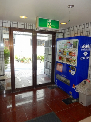 【エントランス】 | ウエストインパート１８ | 自動販売機有☆