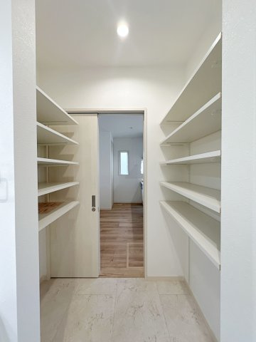 安佐南区伴東5丁目の収納|洗面脱衣所の収納☆
毎日ご家族で使うタオルや洗面用品、洗濯用品などを収納することができます♪