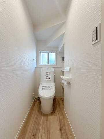 安佐南区伴東5丁目のトイレ|1階ウォシュレットトイレ☆
1階、2階にウォシュレットトイレがついています♪