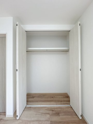 安佐南区伴東5丁目の収納|全居室収納☆
4.78帖洋室側のクローゼットです♪