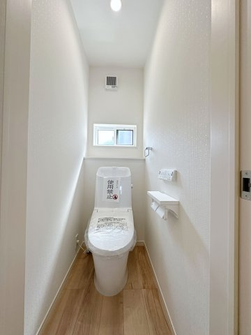 安佐南区伴東5丁目のトイレ|2階ウォシュレットトイレ☆