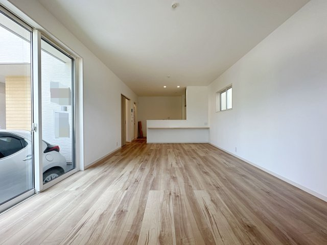 安佐南区伴東5丁目の居間・リビング|17.75帖の広々としたリビング☆
完成済のため365日ご案内可能♪
「今日見たい」にも対応します！