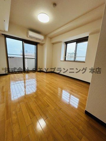 仲介手数料０円！ＶＩＯＬＡ　ＫＡＮＡＹＡＭＡの居間・リビング