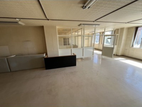 事業を始めたい方におすすめ◎【店舗・事務所一棟】旭町の居間・リビング