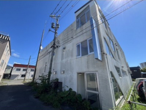 事業を始めたい方におすすめ◎【店舗・事務所一棟】旭町の外観|用途に応じて自由に使える広々とした空間です。