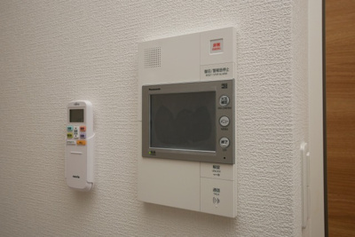 【セキュリティ】 | セレニテ日本橋ミラク | モニター付きインターホンです