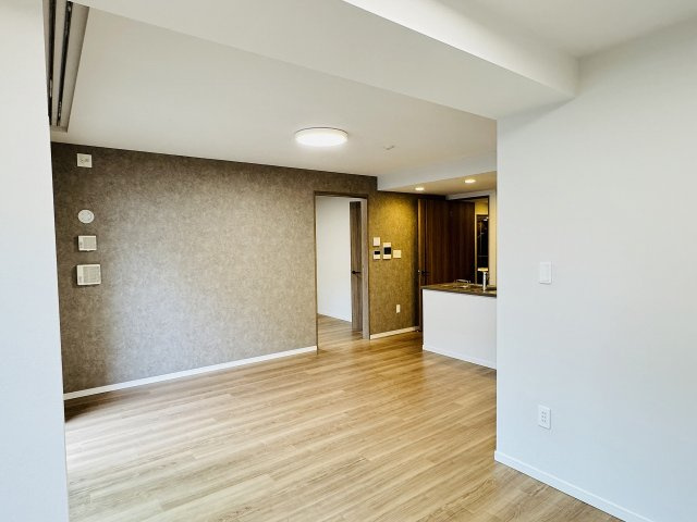 クリオレジダンス八王子ザ・マークスの洋室|～16.3帖の明るいLDKで、家族団欒の時間をお過ごしいただけます～