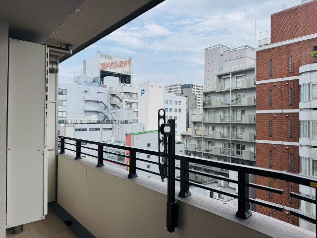 クリオレジダンス八王子ザ・マークスのバルコニー|～リビングから出入り可能なバルコニー～