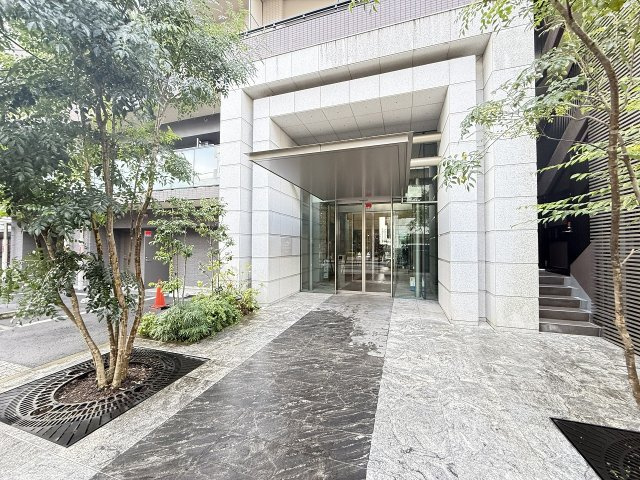 クリオレジダンス八王子ザ・マークスのエントランス|～管理形態は全部委託式　キレイにメンテナンスされているマンションです～